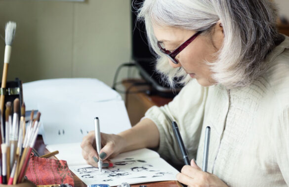 older-artist-drawing